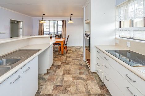 Photo of property in 8 Tongariro Street, Castlecliff, Whanganui, 4501