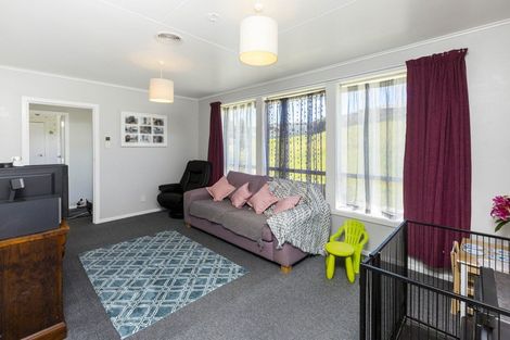 Photo of property in 51 Blueberry Grove, Timberlea, Upper Hutt, 5018