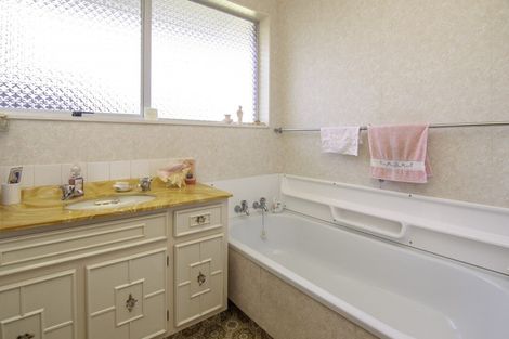 Photo of property in 18 Meadowbrook Drive, Cloverlea, Palmerston North, 4412