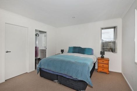 Photo of property in 14 O'farrell Drive, One Tree Point, 0118