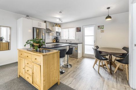 Photo of property in 2/121 Gardner Avenue, New Lynn, Auckland, 0600