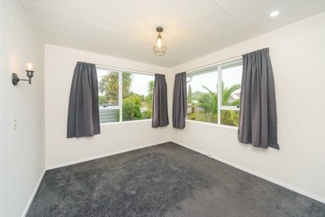 Photo of property in 28 Rhodes Drive, Kelvin Grove, Palmerston North, 4414