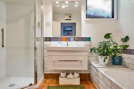 Photo of property in 82 Paremata Road, Paremata, Porirua, 5024