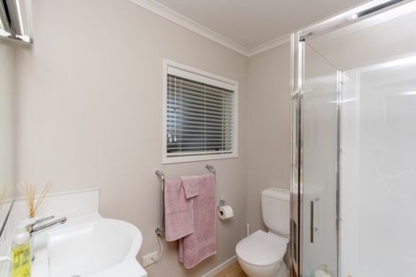 Photo of property in 18 Veale Road, Frankleigh Park, New Plymouth, 4310