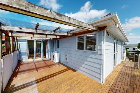 Photo of property in 8 Leatham Crescent, Opaheke, Papakura, 2113