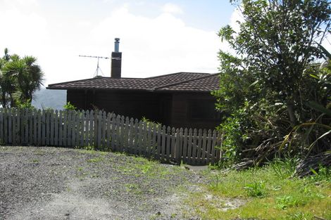 Photo of property in 19 Log Race Road, Piha, 0772