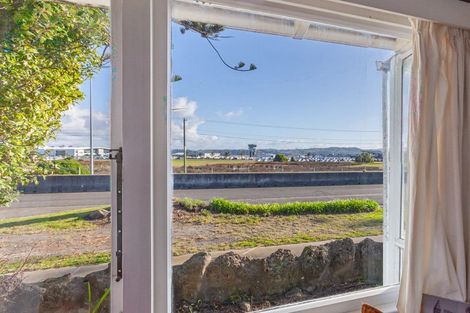 Photo of property in 23 Pukeko Place, Westshore, Napier, 4110