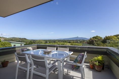 Photo of property in 39b Kakariki Grove, Waikanae, 5036