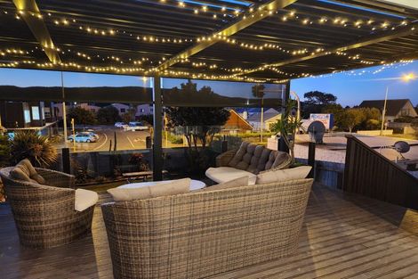 Photo of property in 14 Mana Esplanade, Paremata, Porirua, 5026