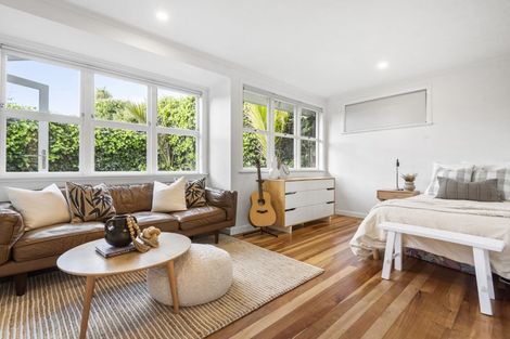 Photo of property in 1/106 Island Bay Road, Beach Haven, Auckland, 0626