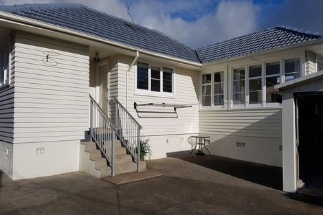 Photo of property in 2/37 Shakespeare Road, Milford, Auckland, 0620