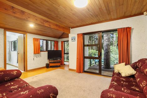 Photo of property in 25 Napuka Road, Henderson Valley, Auckland, 0612