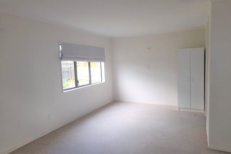 Photo of property in 1/29 De Quincey Terrace, Highland Park, Auckland, 2010