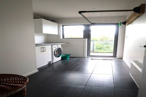 Photo of property in 11 Cromwell Point, Newlands, Wellington, 6037