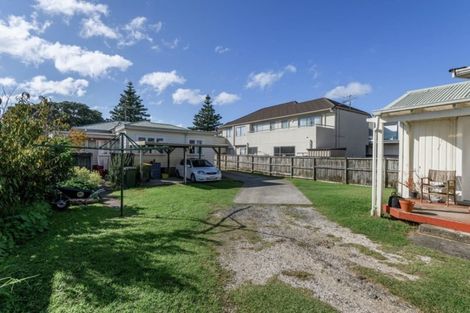 Photo of property in 20 The Esplanade, Eastern Beach, Auckland, 2012