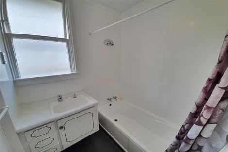 Photo of property in 11a Forth Terrace, Roslyn, Palmerston North, 4414