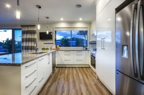 Photo of property in 32 Sumner Terrace, Aotea, Porirua, 5024