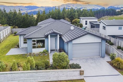 Photo of property in 94 Endeavour Drive, Whitby, Porirua, 5024