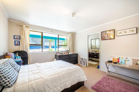 Photo of property in 28 Glamorgan Drive, Torbay, Auckland, 0630