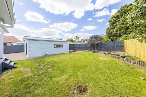 Photo of property in 80 Everglade Drive, Goodwood Heights, Auckland, 2105