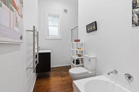 Photo of property in 17 Myrtle Crescent, Mount Cook, Wellington, 6021