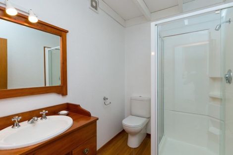 Photo of property in 6 Nakora Road, Karaka Bays, Wellington, 6022