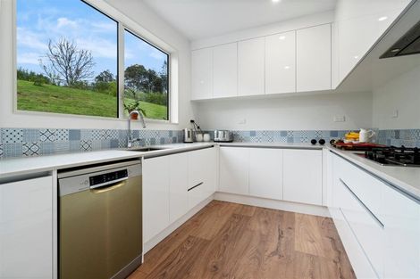 Photo of property in 15 Nola Road, Oratia, Auckland, 0604