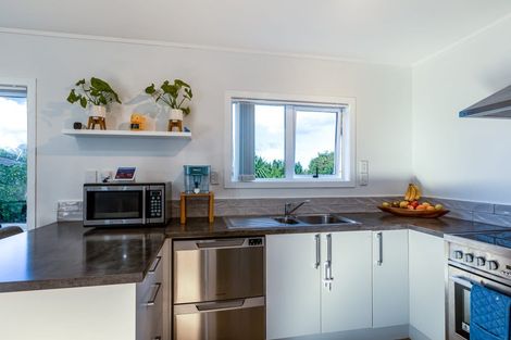 Photo of property in 1/34 Lambrown Drive, Totara Vale, Auckland, 0629