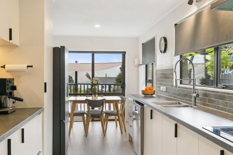 Photo of property in 11 Mandeville Crescent, Grenada Village, Wellington, 6037