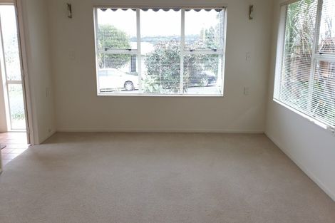 Photo of property in 2/34 Howard Road, Northcote, Auckland, 0627