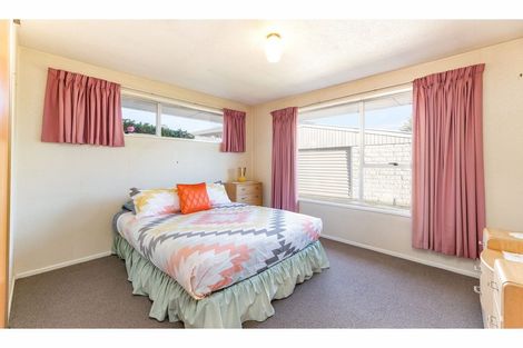 Photo of property in 19 Broadfell Avenue, Avonhead, Christchurch, 8042