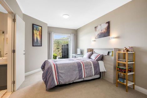 Photo of property in 11 Curnow Way, Kaiwharawhara, Wellington, 6035