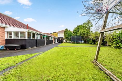Photo of property in 36 Yeovil Road, Te Atatu Peninsula, Auckland, 0610