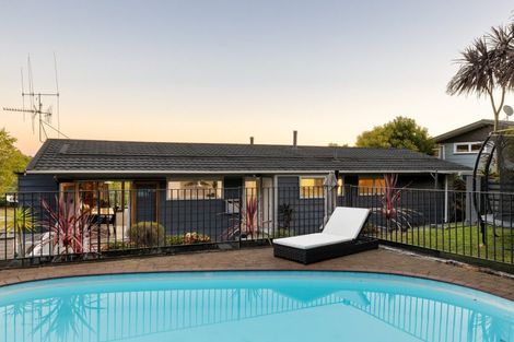 Photo of property in 24 Rothesay Place, Dinsdale, Hamilton, 3204