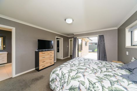 Photo of property in 46 Peter Hall Drive, Kelvin Grove, Palmerston North, 4414