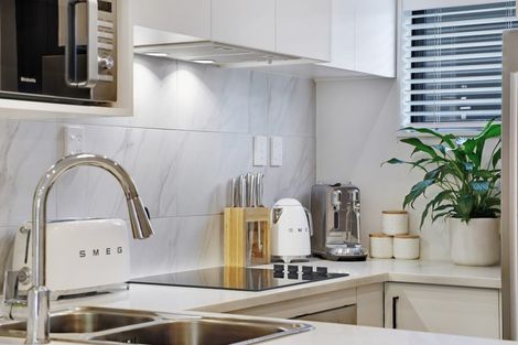 Photo of property in 41 Morihana Close, Glen Eden, Auckland, 0602