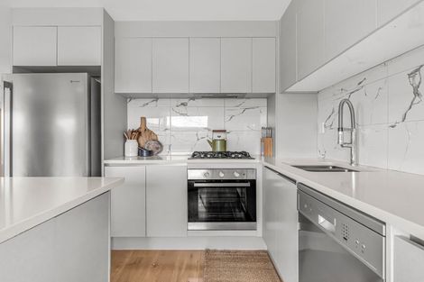 Photo of property in 1 Nga Waka Place, Mangere, Auckland, 2022