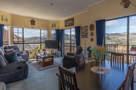 Photo of property in 7 Chastudon Place, Tawa, Wellington, 5028