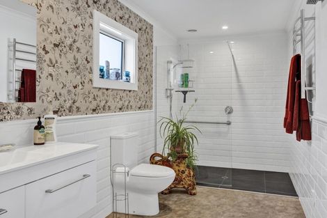 Photo of property in 30 Kahikatea Street, Inglewood, 4330