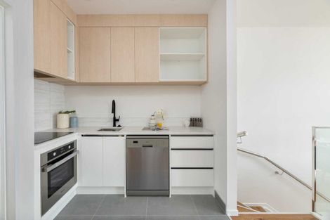 Photo of property in 2d Cadiz Place, Red Hill, Papakura, 2110