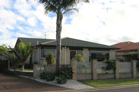 Photo of property in 4 Chalmers Close, Orewa, 0931