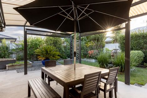 Photo of property in 44 Hiria Crescent, Papamoa Beach, Papamoa, 3118