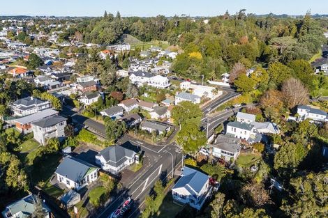 Photo of property in 28 Carrington Street, New Plymouth, 4310