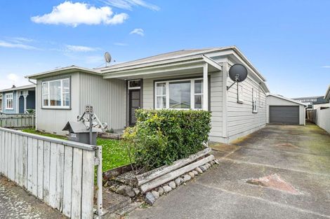 Photo of property in 21 Edgeware Road, Palmerston North, 4410
