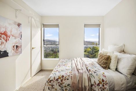 Photo of property in 10 Hollydale Grove, Churton Park, Wellington, 6037