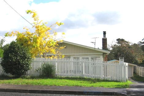 Photo of property in 123 Vodanovich Road, Te Atatu South, Auckland, 0610