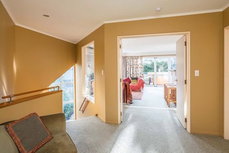 Photo of property in 5 Erskine Close, Island Bay, Wellington, 6023
