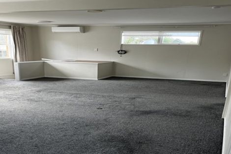 Photo of property in 52 Buscomb Avenue, Henderson, Auckland, 0610