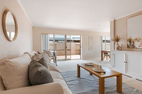 Photo of property in 102 Omapere Street, Whitby, Porirua, 5024