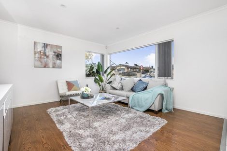 Photo of property in 2 Senator Drive, Manurewa, Auckland, 2105